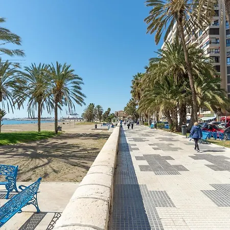 Steps Away From The Sand/ Malagueta شقة مالقة